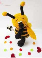 Сheerful Bee by Olga Morgunova