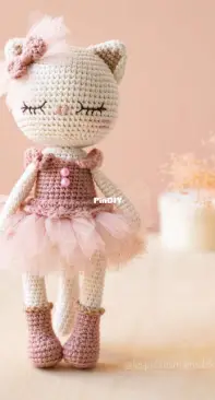Les Petites Mains de Khuccay - Khuc Cay - Kitten Monhi - Russian - Translated