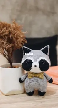 Hainchan Design - Hainchan - Hanh Tran - Tico the Little Racoon - Chinese - Translated