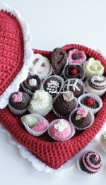 Red Heart - Michele Wilcox - WR1086 - Crochet Box of Chocolates - Free