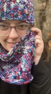 Tara loves crochet - Tara Briggs - Crossing Paths Cowl Infinity Scarf - Free
