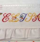 Cot's sheet for a girl