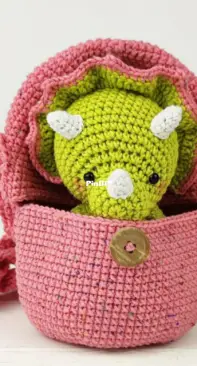 Tanati Crochet - Tatiana Kucherovska - Hatching Bag and Triceratops