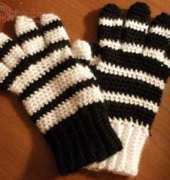 A Crocheted World - Catherine - Mismatched Oxford Gloves