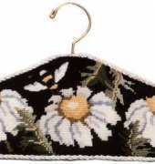 The Needlework Gazette-Daisy bees hanger project- Free