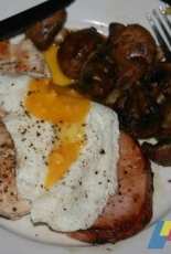 Pork chops with fried egg and mushrooms with pepper!