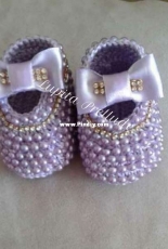 Baby girl shoes with plastic beads