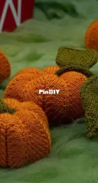 Nimble Needles - Norman Schwarze - Cute Pumpkin Patch
