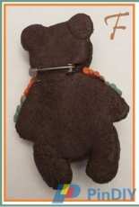 Teddy bear brooch in polymer clay