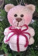 Christmas bear with gift