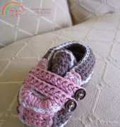 Holland Designs - Lisa van Klaveren - Little Two Strap Slippers Crochet - Free