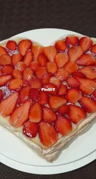 puff pastry with strawberries
