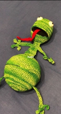Frog door stopper by Grannys crochet lessons