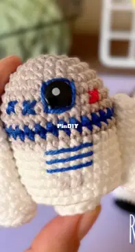 Azulie Croche - Viviane Larangeiras - R2D2 - Portuguese - Free