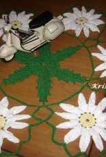 doily daisy crochet -Val Valentine 2005.03