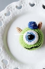 Tu Zhi Xiaojie - Big Eye Brooch - Chinese