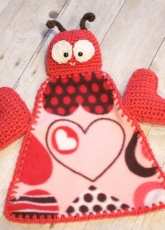 Repeat Crafter Me - Sarah Zimmerman- Crochet Love Bug Lovey Blanket - Free